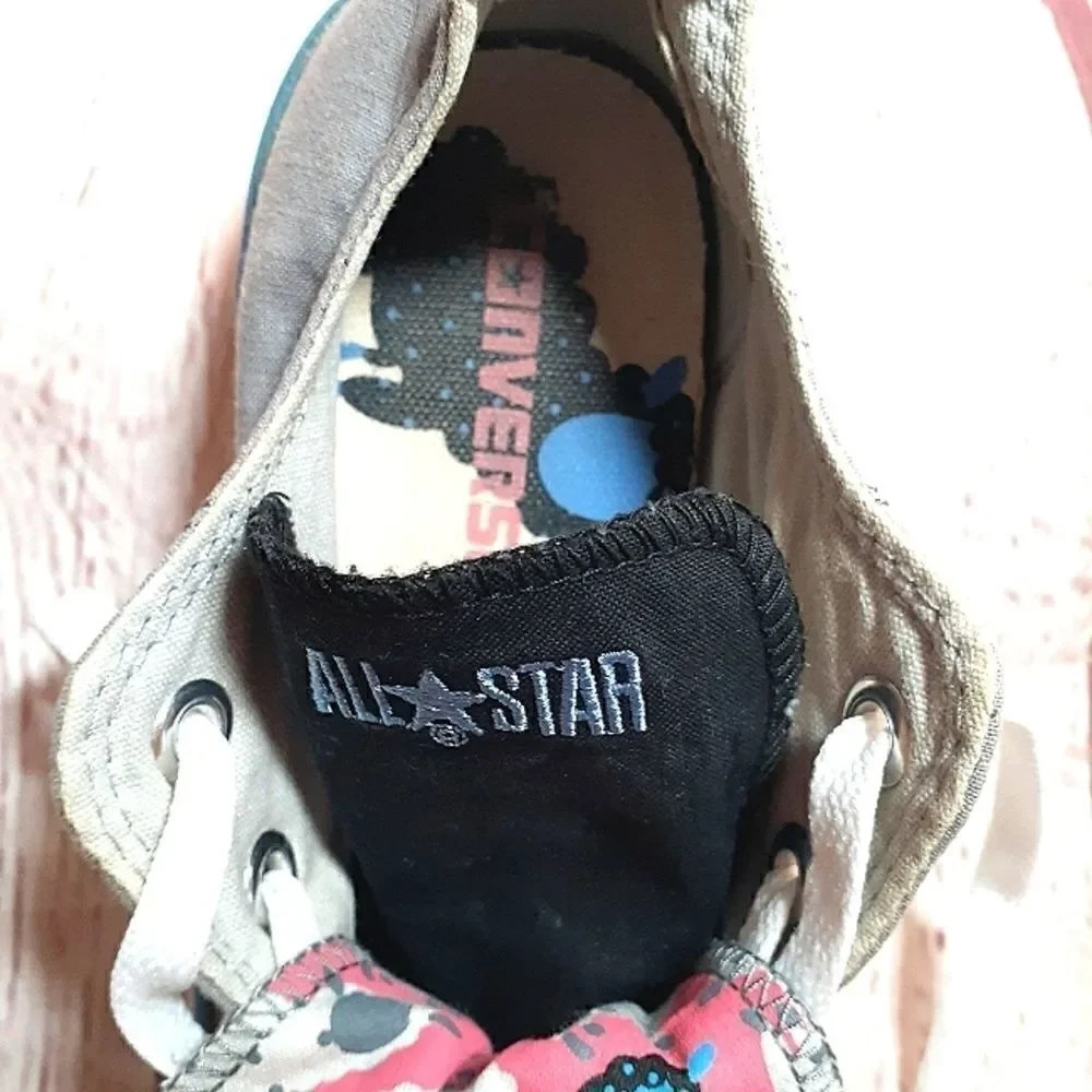 Converse All Stars Low Top Gray Canvas Sneakers w/Sheep Pop Art Tongue sz.6M